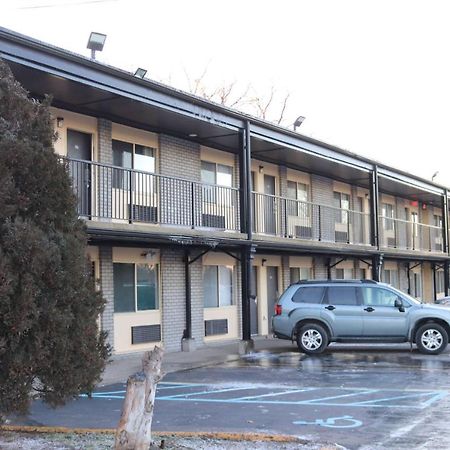 Travelodge By Wyndham Livonia Canton Novi Detroit Area ภายนอก รูปภาพ