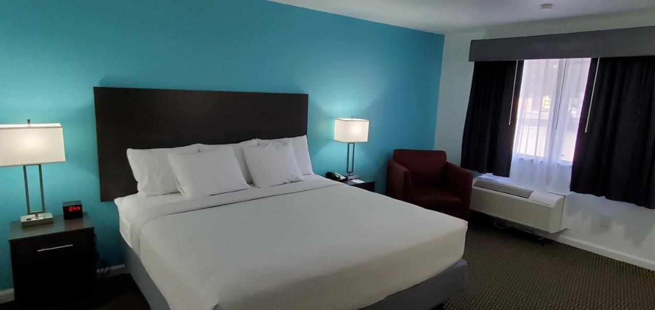 Travelodge By Wyndham Livonia Canton Novi Detroit Area ภายนอก รูปภาพ