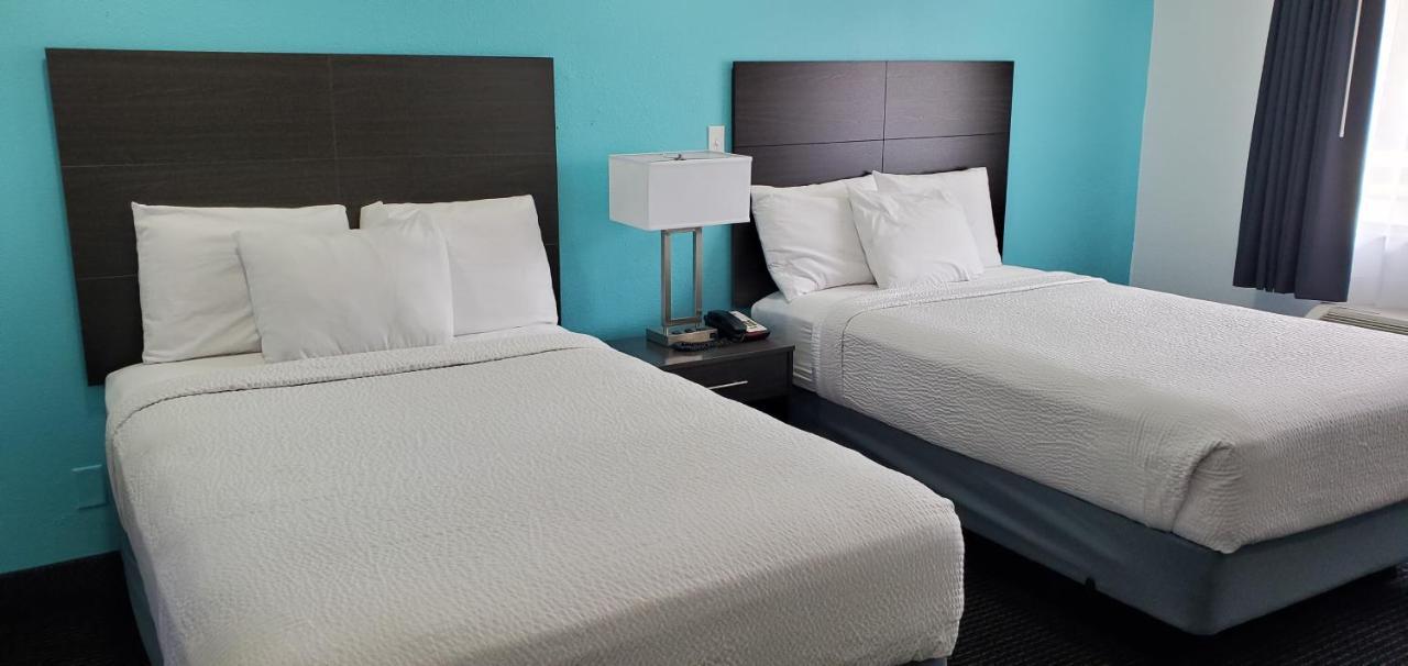 Travelodge By Wyndham Livonia Canton Novi Detroit Area ภายนอก รูปภาพ