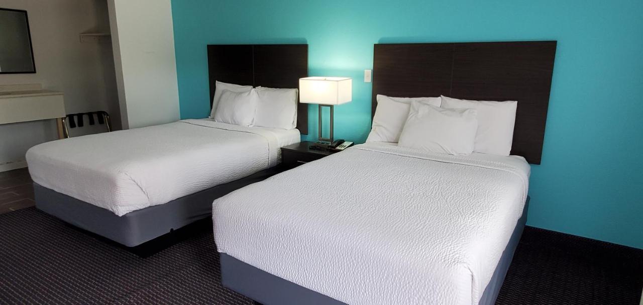 Travelodge By Wyndham Livonia Canton Novi Detroit Area ภายนอก รูปภาพ
