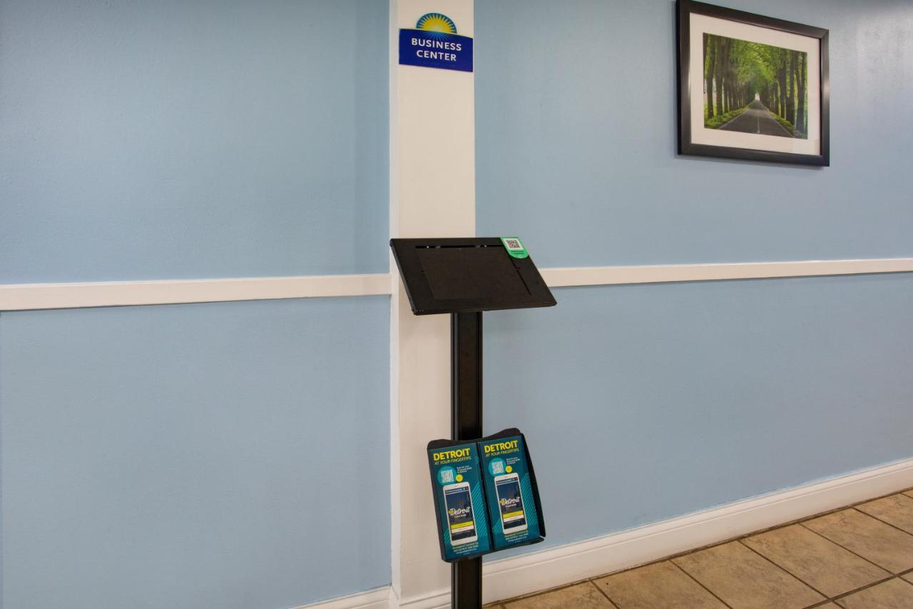 Travelodge By Wyndham Livonia Canton Novi Detroit Area ภายนอก รูปภาพ