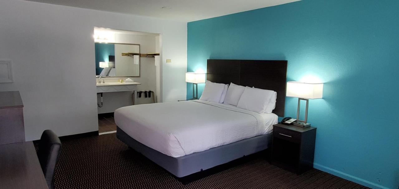Travelodge By Wyndham Livonia Canton Novi Detroit Area ภายนอก รูปภาพ