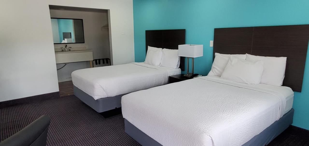 Travelodge By Wyndham Livonia Canton Novi Detroit Area ภายนอก รูปภาพ