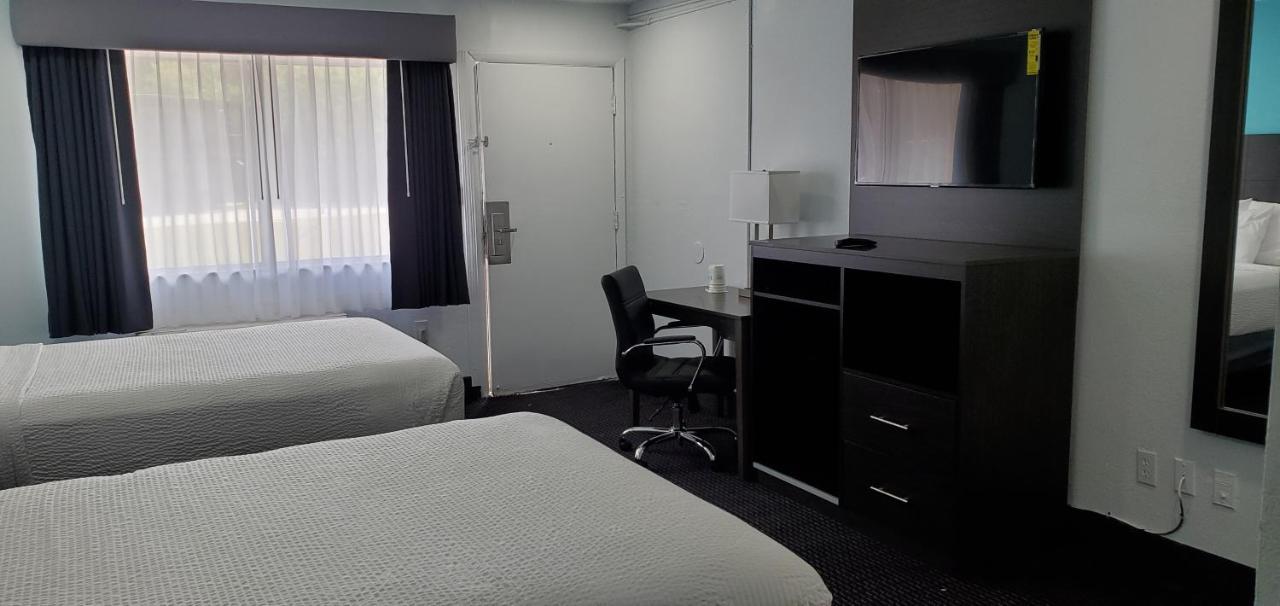 Travelodge By Wyndham Livonia Canton Novi Detroit Area ภายนอก รูปภาพ