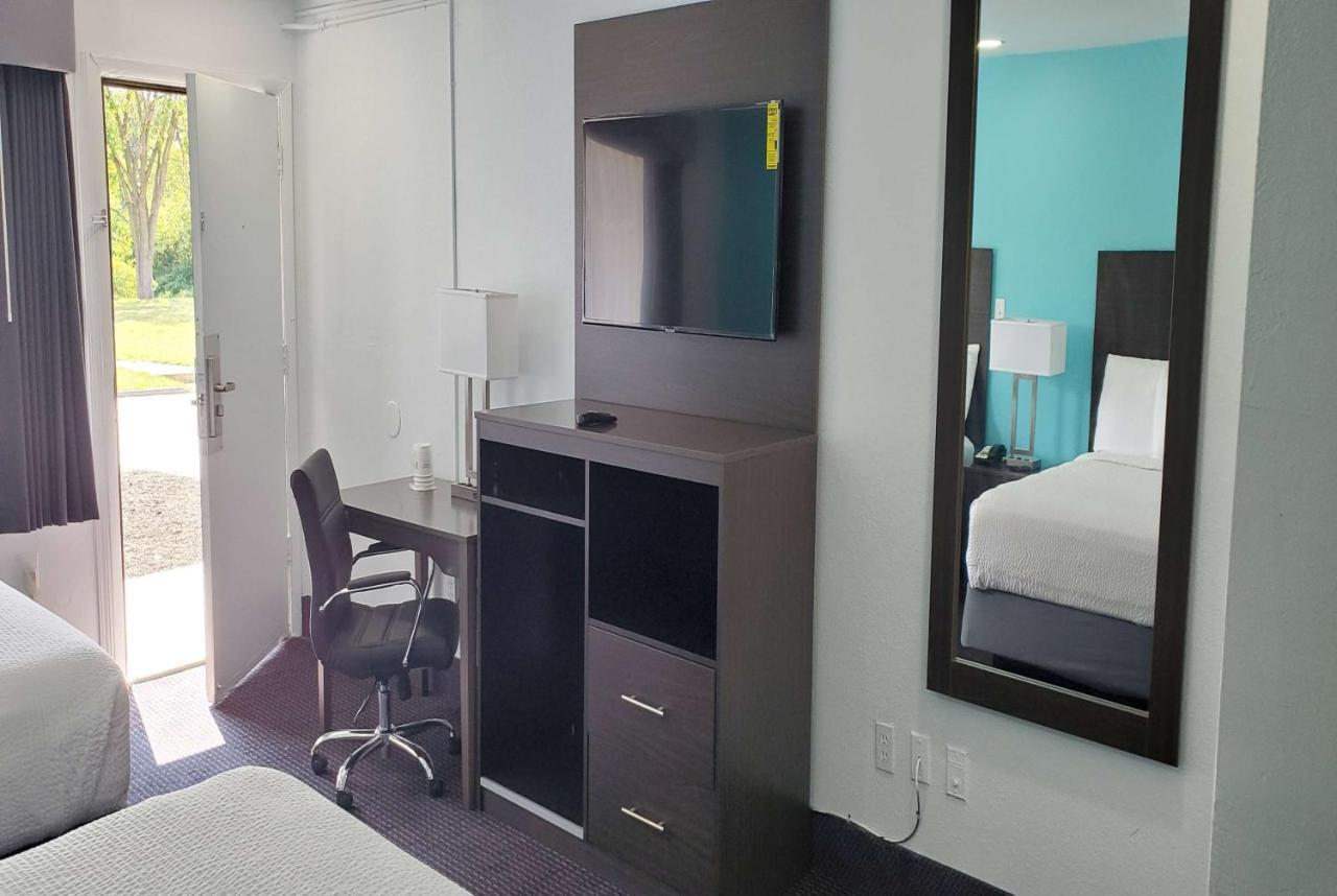 Travelodge By Wyndham Livonia Canton Novi Detroit Area ภายนอก รูปภาพ
