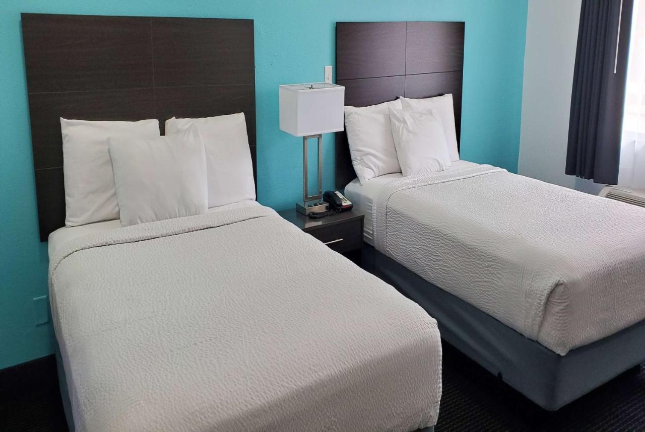 Travelodge By Wyndham Livonia Canton Novi Detroit Area ภายนอก รูปภาพ